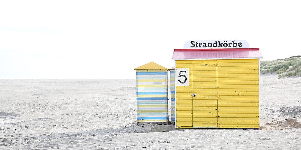 LIFE ON THE BEACH . . . STRANDKÖRBE